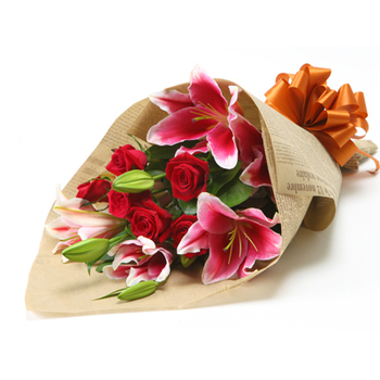 Order Flowers in Japan – Red Roses & Lilies