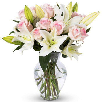 Online Flower Delivery Japan – Lilies & Roses Vase
